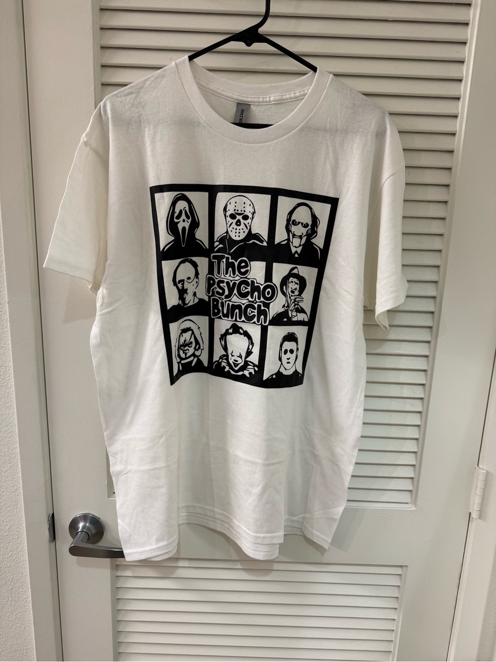 Gildan Short Sleeve Graphic Tee LARGE